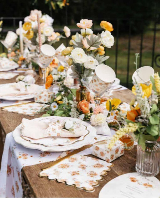 fest borddækning med blomster