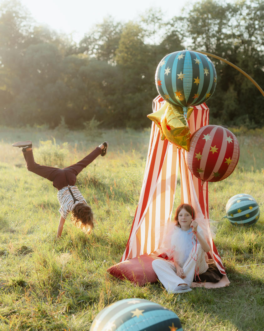 Rød rund cirkus folieballon - Billede 2