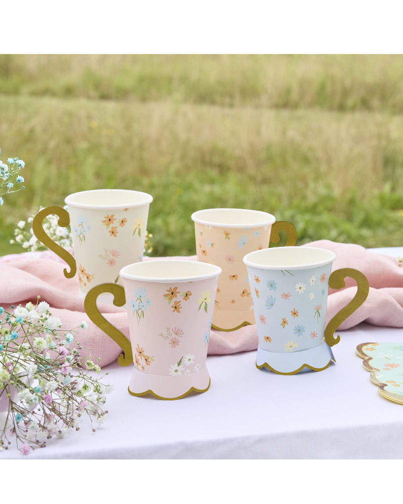 papkopper med små blomster