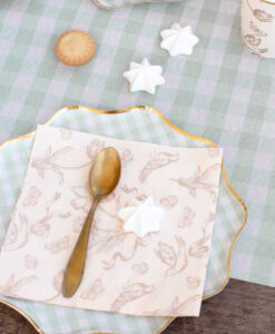 Ternede paptallerkner med bølget kant – dekorative engangstallerkner til fest og picnic