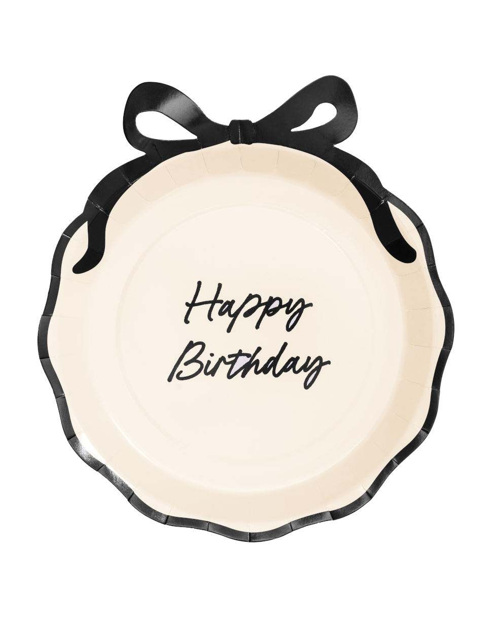 Cremefarvede fødselsdagstallerkener med sløjfe