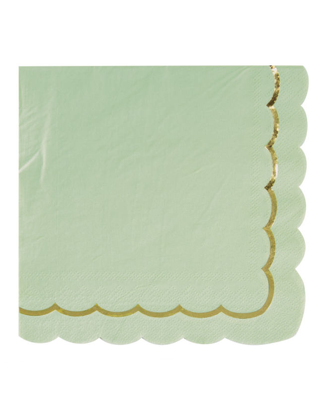 Salviegrønne servietter med guld tryk og bølgekant