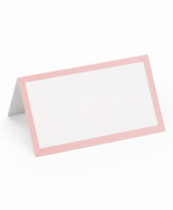 Hvide bordkort med lyserød kant til konfirmation